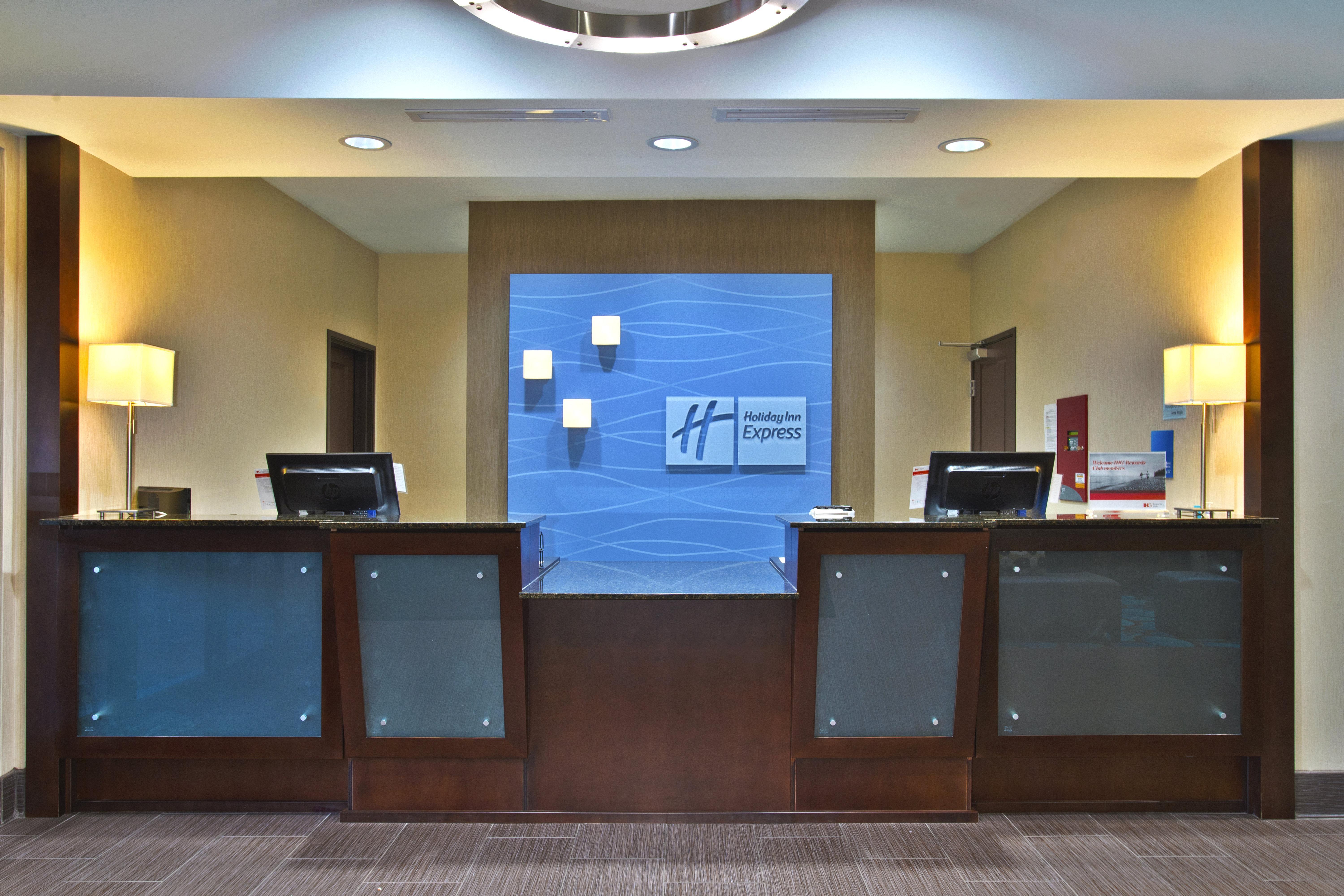Holiday Inn Express Hastings By Ihg Exterior photo